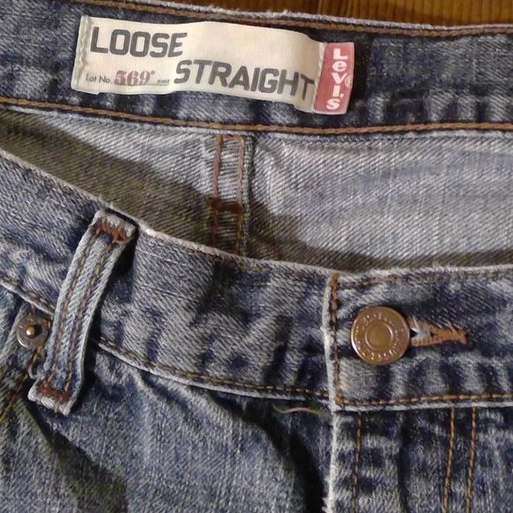 Loose, straight 569 Levi's - Picture 2 of 4